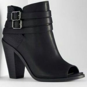 Vera Wang Aubrey Peep Toe Booties